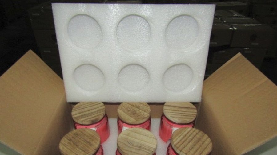 Đóng gói sản phẩm chai lọ thủy tinh an toàn và thẩm mỹ sử dụng xốp định hình PE Foam